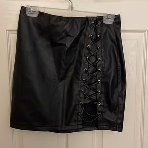 BEBE Mini Skirt S M